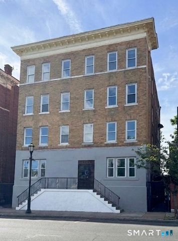 1597 Park St #1B, Hartford, CT 06106