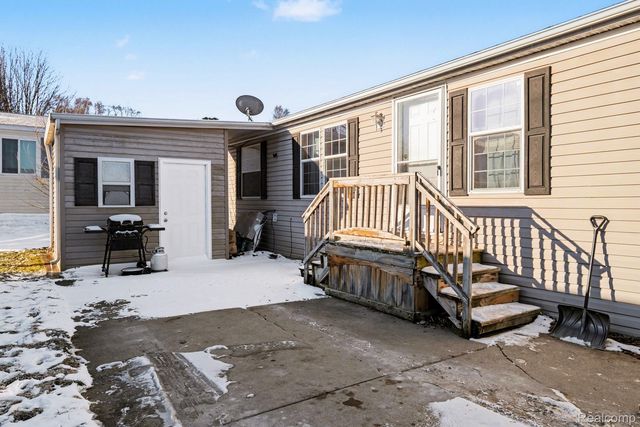 2055 Cedar Cir, Clio, MI 48420