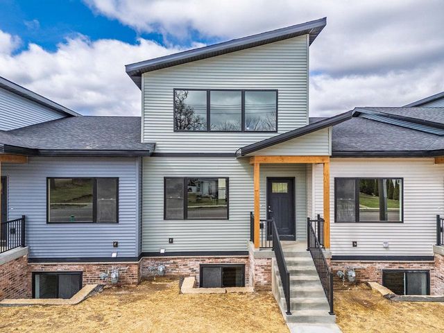 226 South Dewey Avenue, Reedsburg, WI 53959
