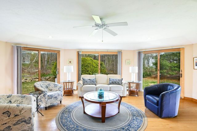 18 Fox Lane, Falmouth, MA 02540