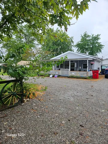 8128 City Lake Rd, Du Quoin, IL 62832