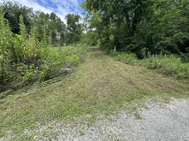 Honeysuckle Ln, Ashland City, TN 37015