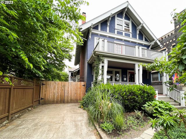 1912 NE Couch St, Portland, OR 97232
