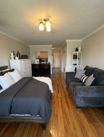 124 Spring St #8, West Roxbury, MA 02132