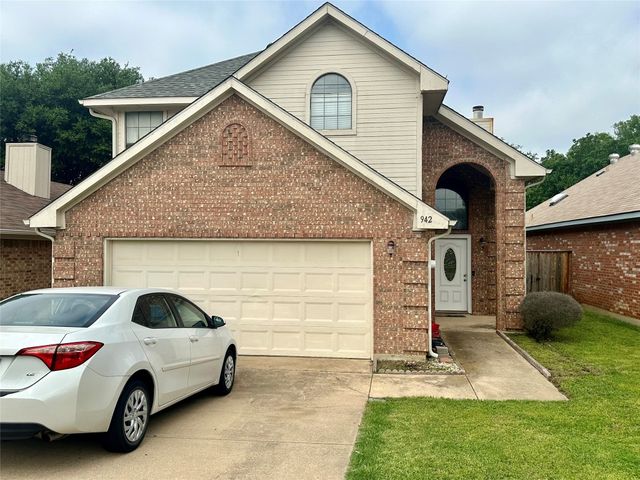 942 S  Old Orchard Ln, Lewisville, TX 75067