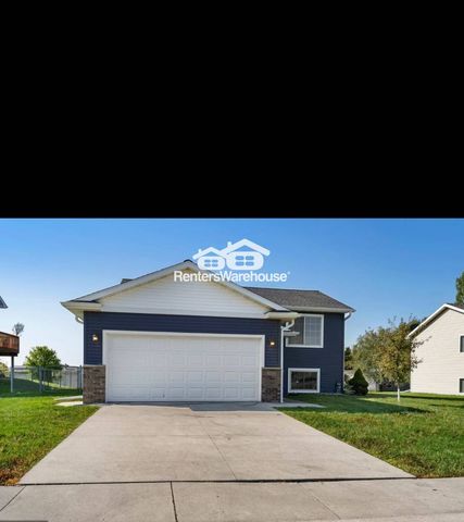3832 McIntosh Dr NW, Rochester, MN 55901