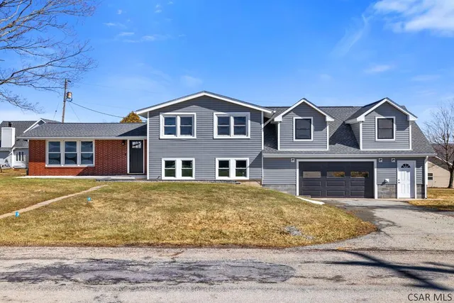 1403 Crestview Dr, Somerset, PA 15501