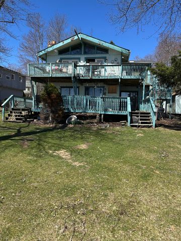 6069 Boardwalk Dr, Tobyhanna, PA 18466