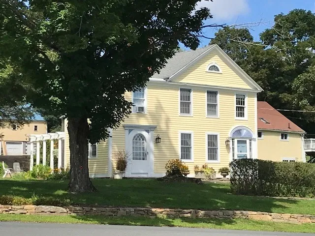 170 Brookfield Rd, Brimfield, MA 01010