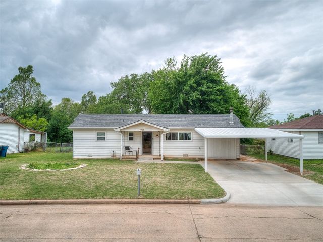 1705 Serenade Dr, Midwest City, OK 73130