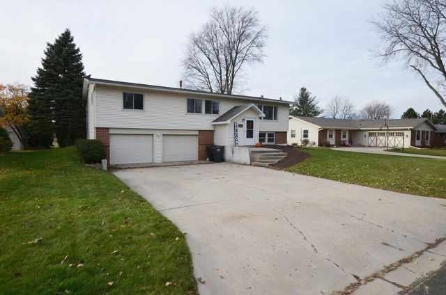 220 South Woodland DRIVE, Whitewater, WI 53190