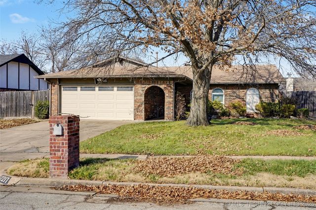 12217 E  38th St, Tulsa, OK 74146