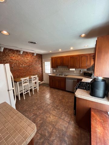 1914 Maple St, Wilmington, DE 19805