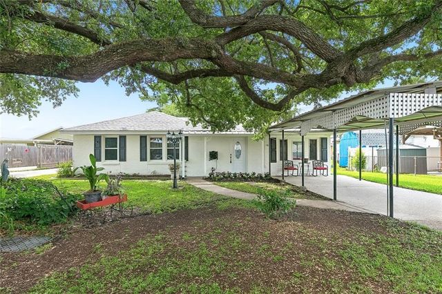 203 Broad St, Belle Chasse, LA 70037