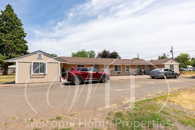 116 SW 6th St #2, College Place, WA 99324