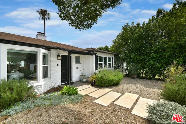4440 Irvine Ave, North Hollywood, CA 91602