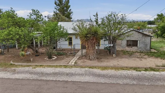 103 S  6th St, Marathon, TX 79842