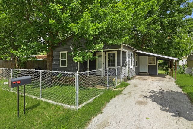 305 Claude Ave, Cleburne, TX 76031