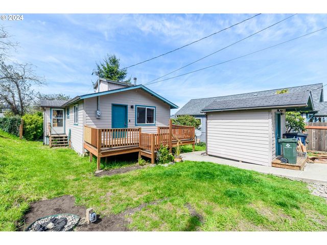 63684 S  Barry Rd, Coos Bay, OR 97420
