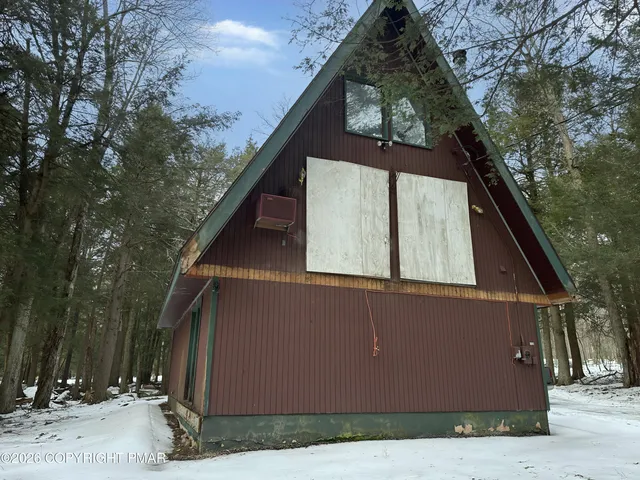 1158 Navajo Trl, Gouldsboro, PA 18424