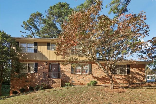 467 Oroarke Dr, Stone Mountain, GA 30088