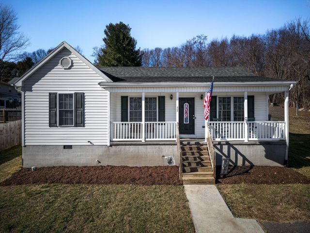 37 Fleetwood Rd, Staunton, VA 24401