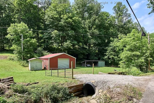 866 Spars Creek Rd, Danville, WV 25053
