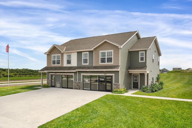 1916 Highview Ter, Shakopee, MN 55379