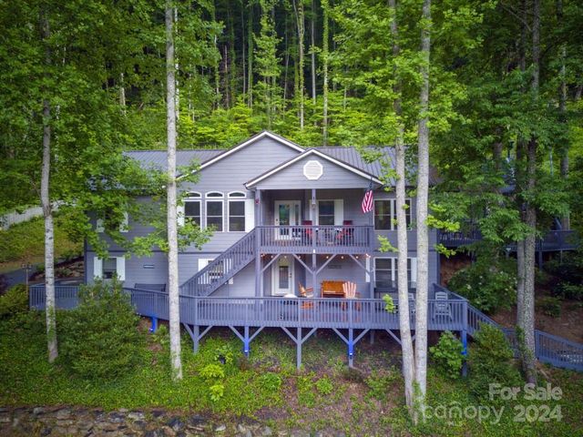 7 Higel Ln, Maggie Valley, NC 28751