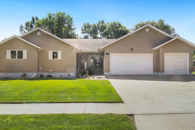 1312 15th Ave NE, Aberdeen, SD 57401