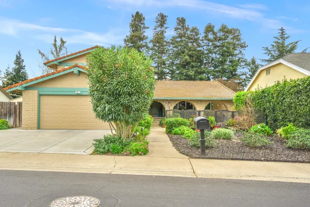 8548 Iris Crest Way, Elk Grove, CA 95624