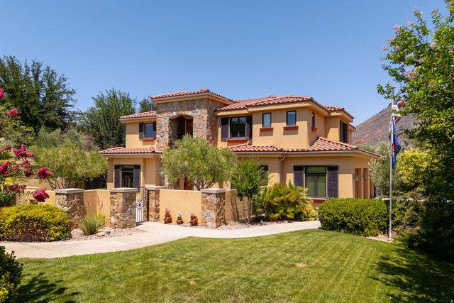 557 S  Woods View Cir, Saint George, UT 84770