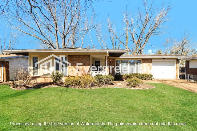 3725 Hambletonian Dr, Florissant, MO 63033