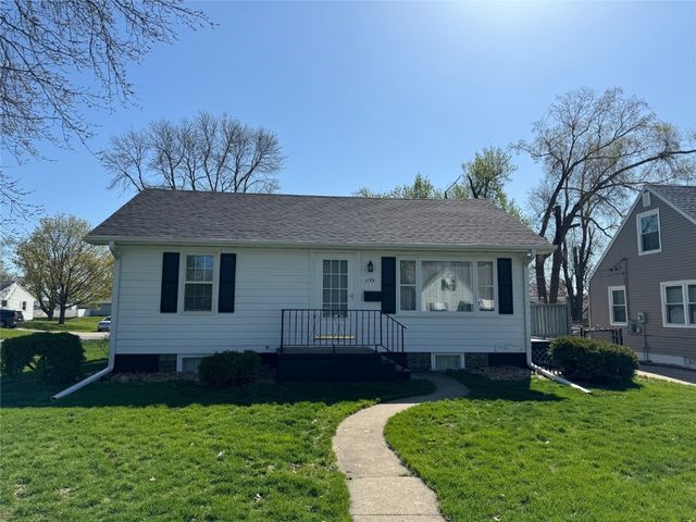 1199 28th St, Marion, IA 52302