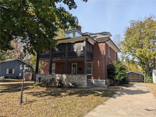 612 W  Cherry St, Nevada, MO 64772