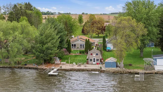 W10968 Glen Dr, Beaver Dam, WI 53916