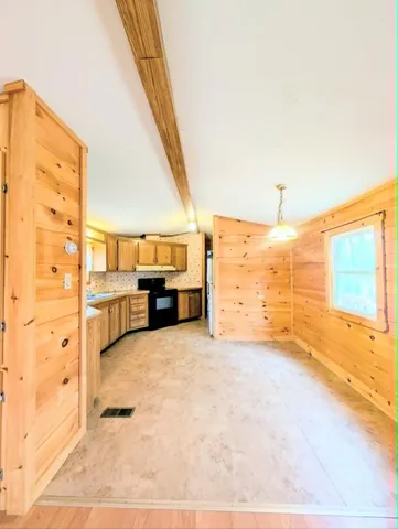 563 King Street, Oxford, ME 04270