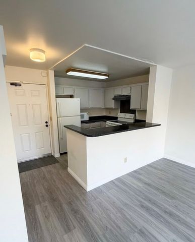 8889 Caminito Plaza Centro, San Diego, CA 92122