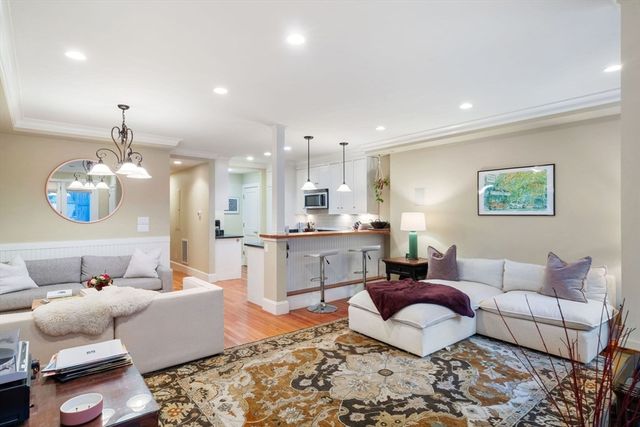 21 Cumberland St #1, Boston, MA 02115