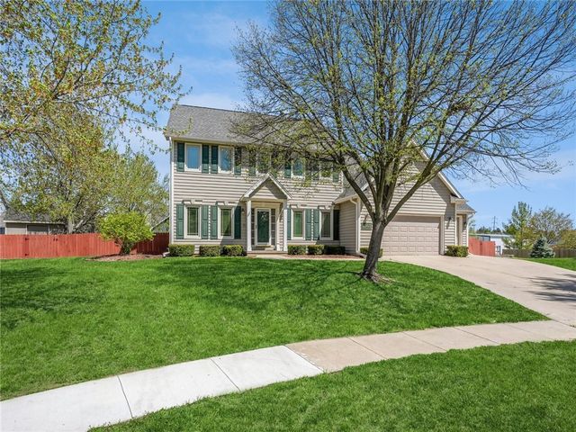 2505 Country Side Cir, West Des Moines, IA 50265