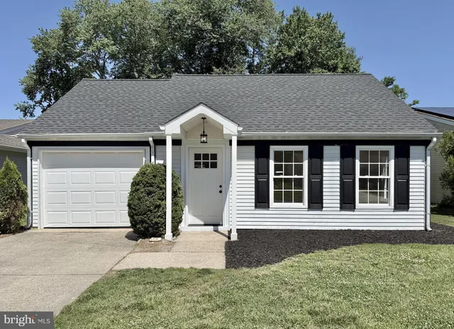 4 Heather Pl, Southampton, NJ 08088