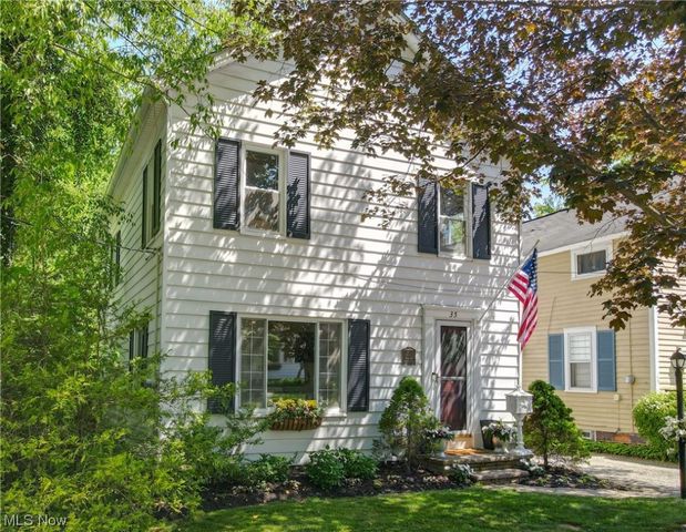 35 South St, Chagrin Falls, OH 44022