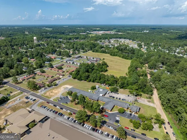 33 Oquinn Rd, Tifton, GA 31794