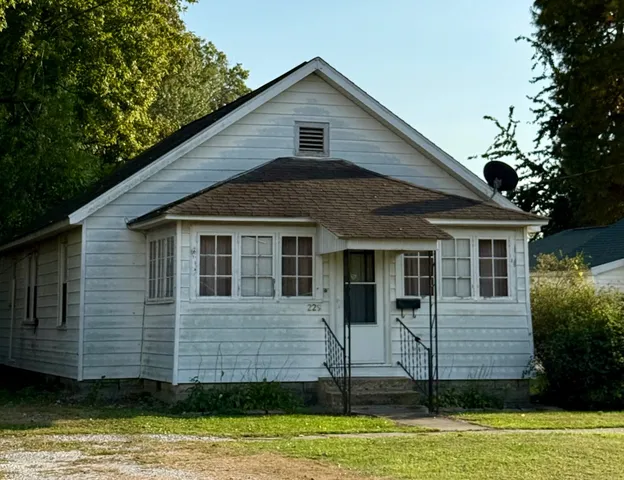 229 E  North Ave, Noble, IL 62868