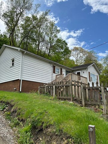 1508 3rd Ave, East Bank, WV 25067