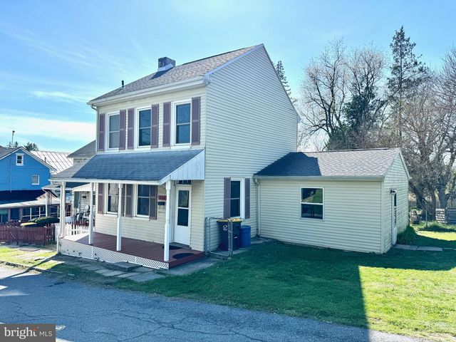 114 N  Front St, Womelsdorf, PA 19567