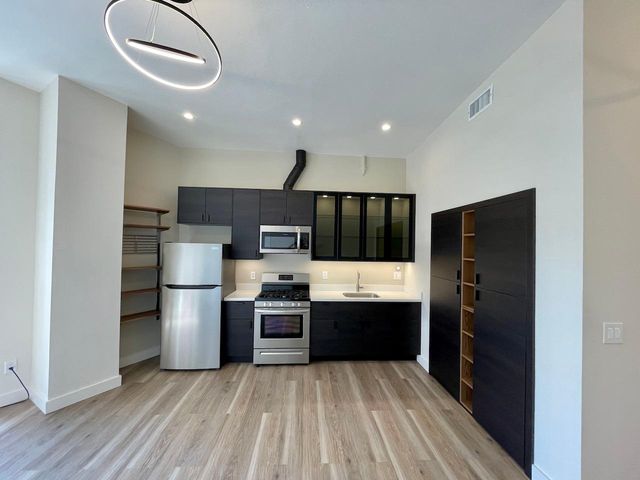 2401 San Pablo Ave #B, Oakland, CA 94612