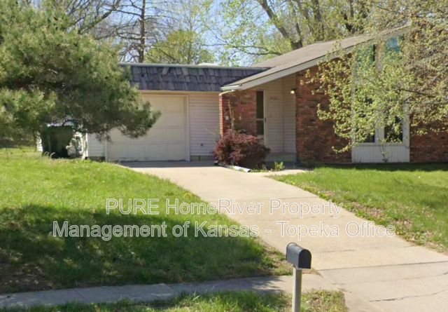 2727 SW Arrowhead Rd, Topeka, KS 66614