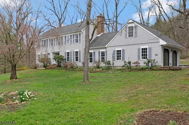 66 Grayrock Rd, Clinton, NJ 08809