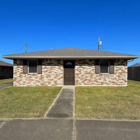 2108 River Queen Dr, Violet, LA 70092
